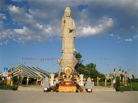  Tam Quan Am Statue 의 정적 조화와 영원한 침묵!